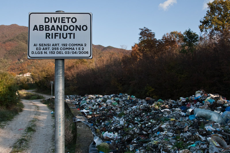 l'UE multa l'Italia per le discariche abusive