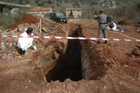 DISCARICA DI BUSSI (Foto Ansa)